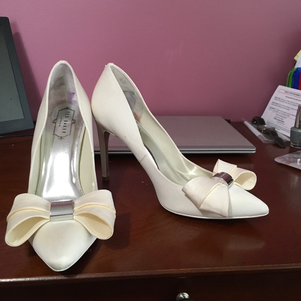 Ted Baker Dyeable Bow tie Pump